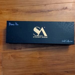 Straight Ahead Beauty Bionic Pro Flat Iron with box